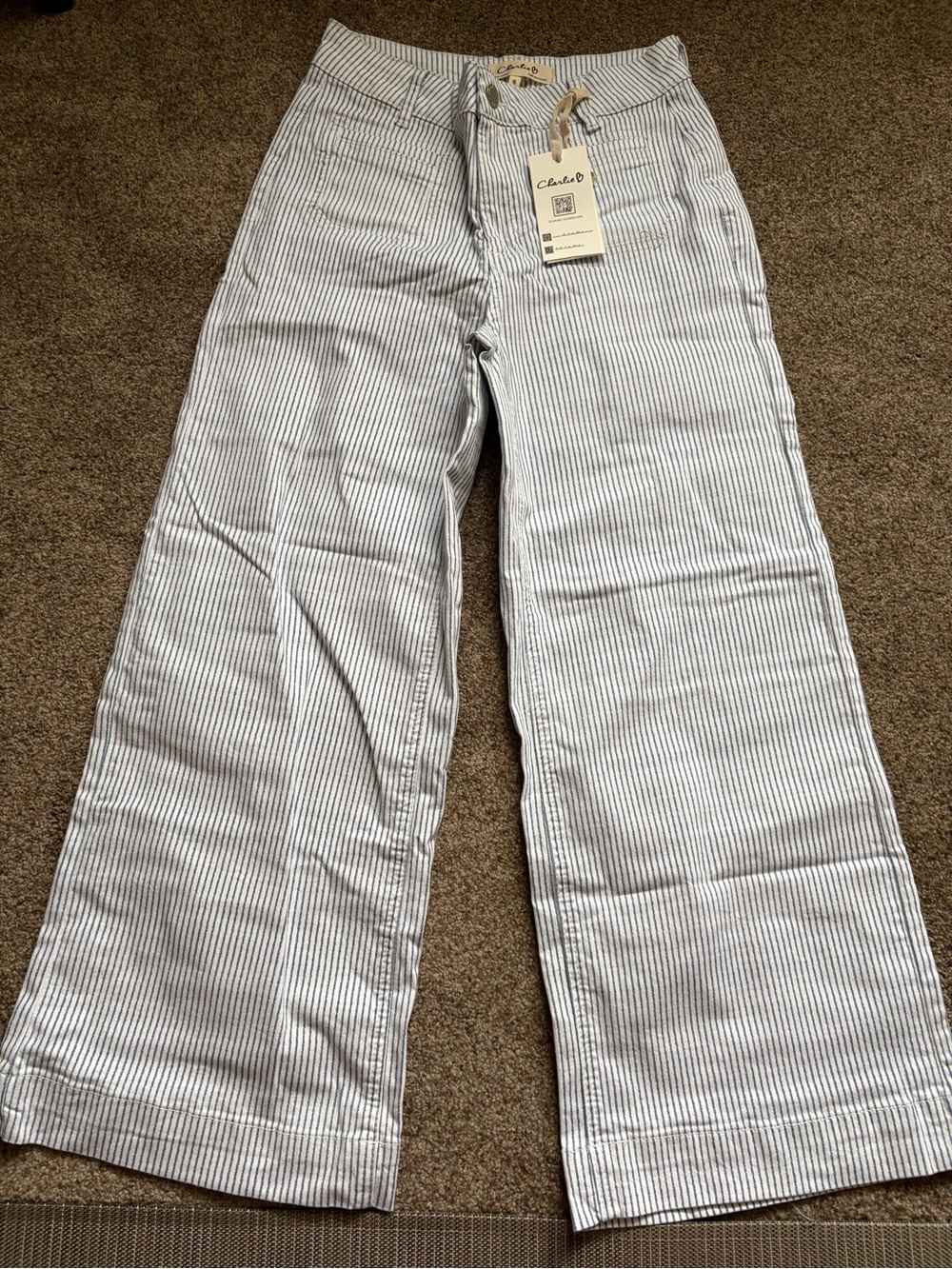 CHARLIE B Women’s White and Blue Pinstripe Wide-Leg Chinos